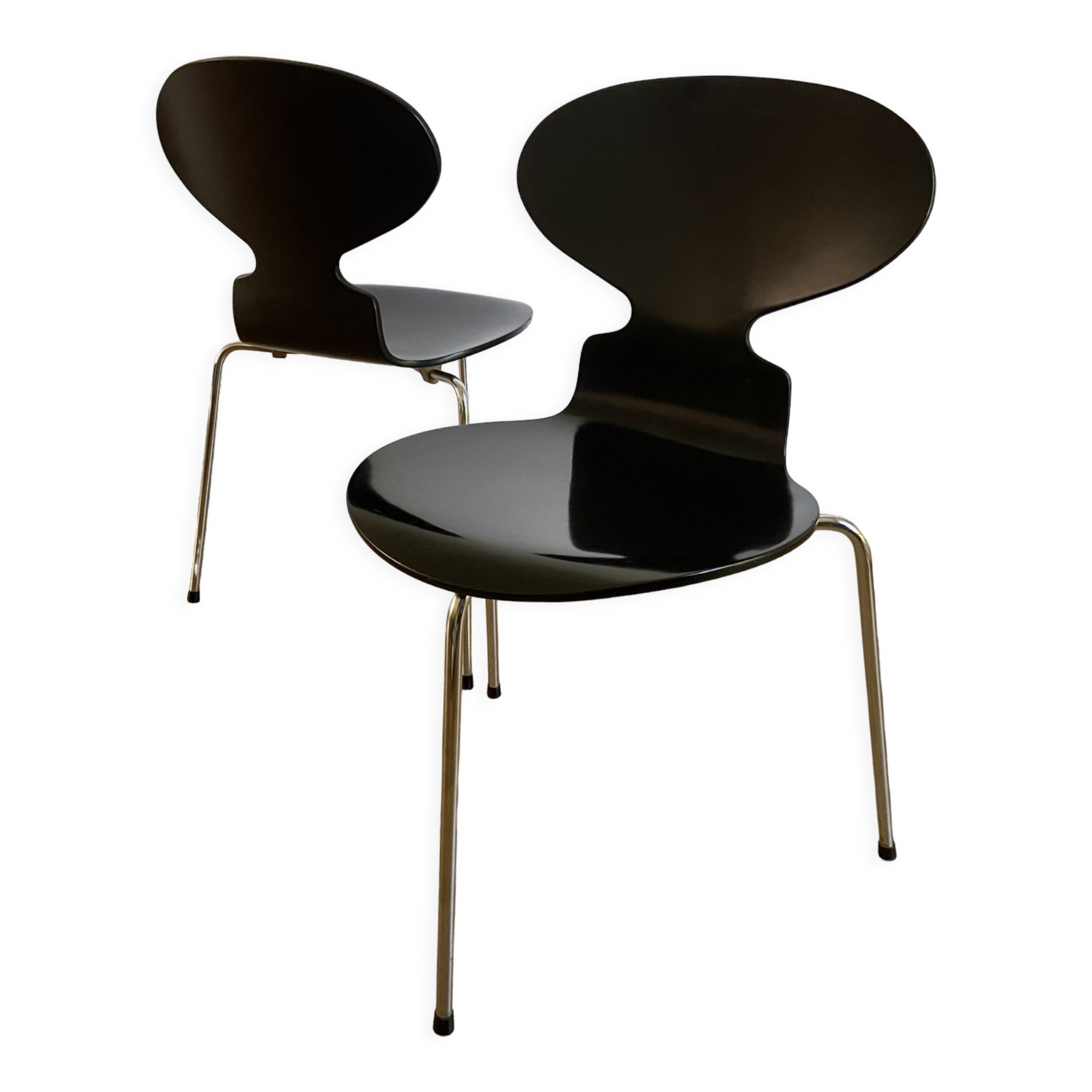 Pair of black chairs ant tripod model 3100 "the ant" by Arne Jacobsen edition Fritz Hansen