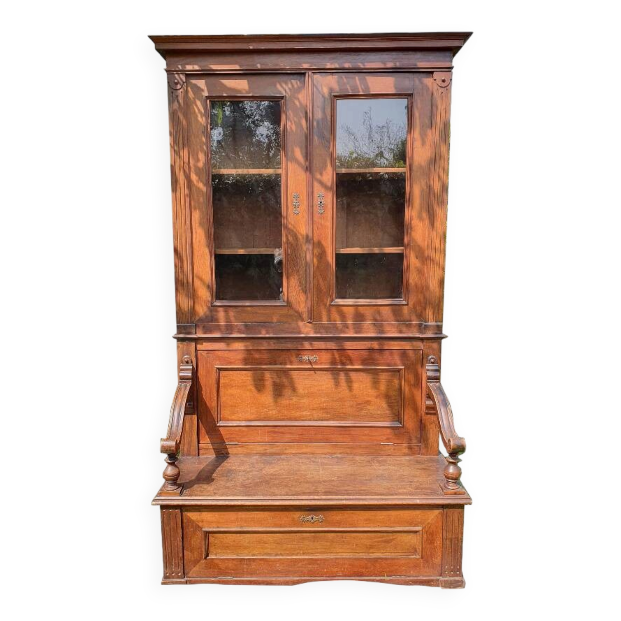 Vitrine avec banquette de salle d'attente de médecin XIXème siècle période
