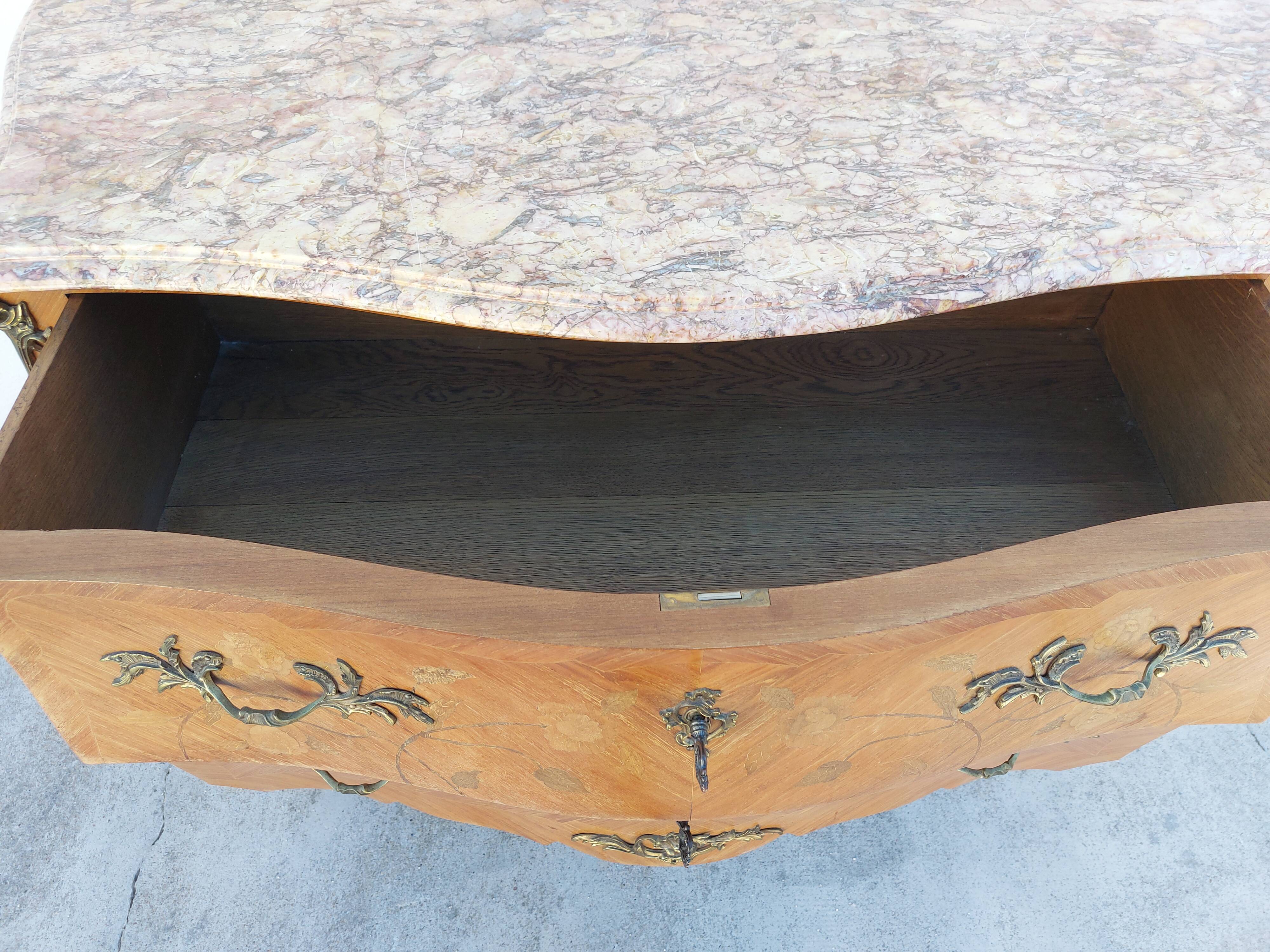 Louis XV chest of drawers in rosewood marquetry