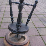 Screw stool