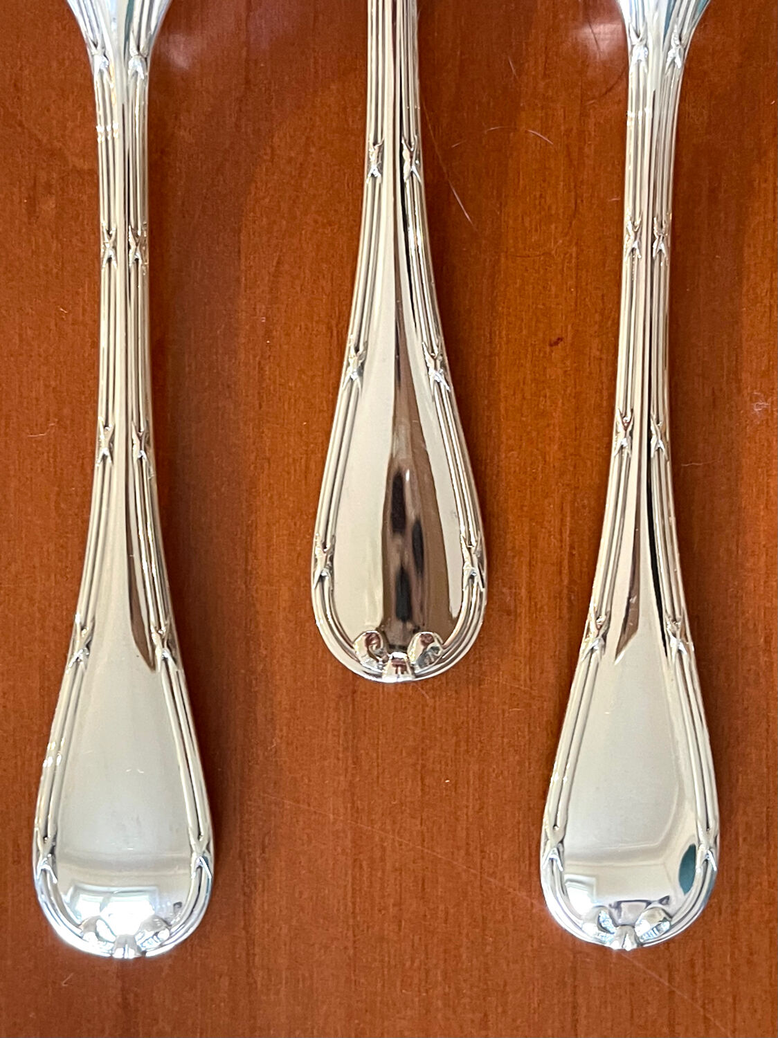 Christofle ribbons, 61-piece flatware set, excellent condition