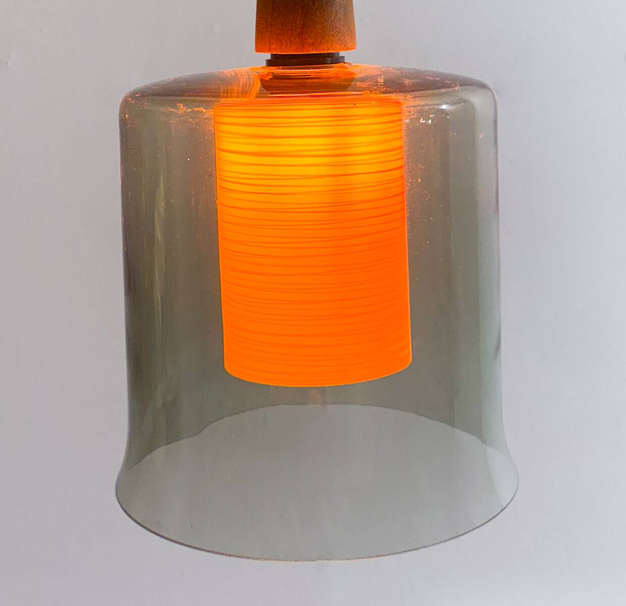Suspension scandinave en verre et teck, années 1960