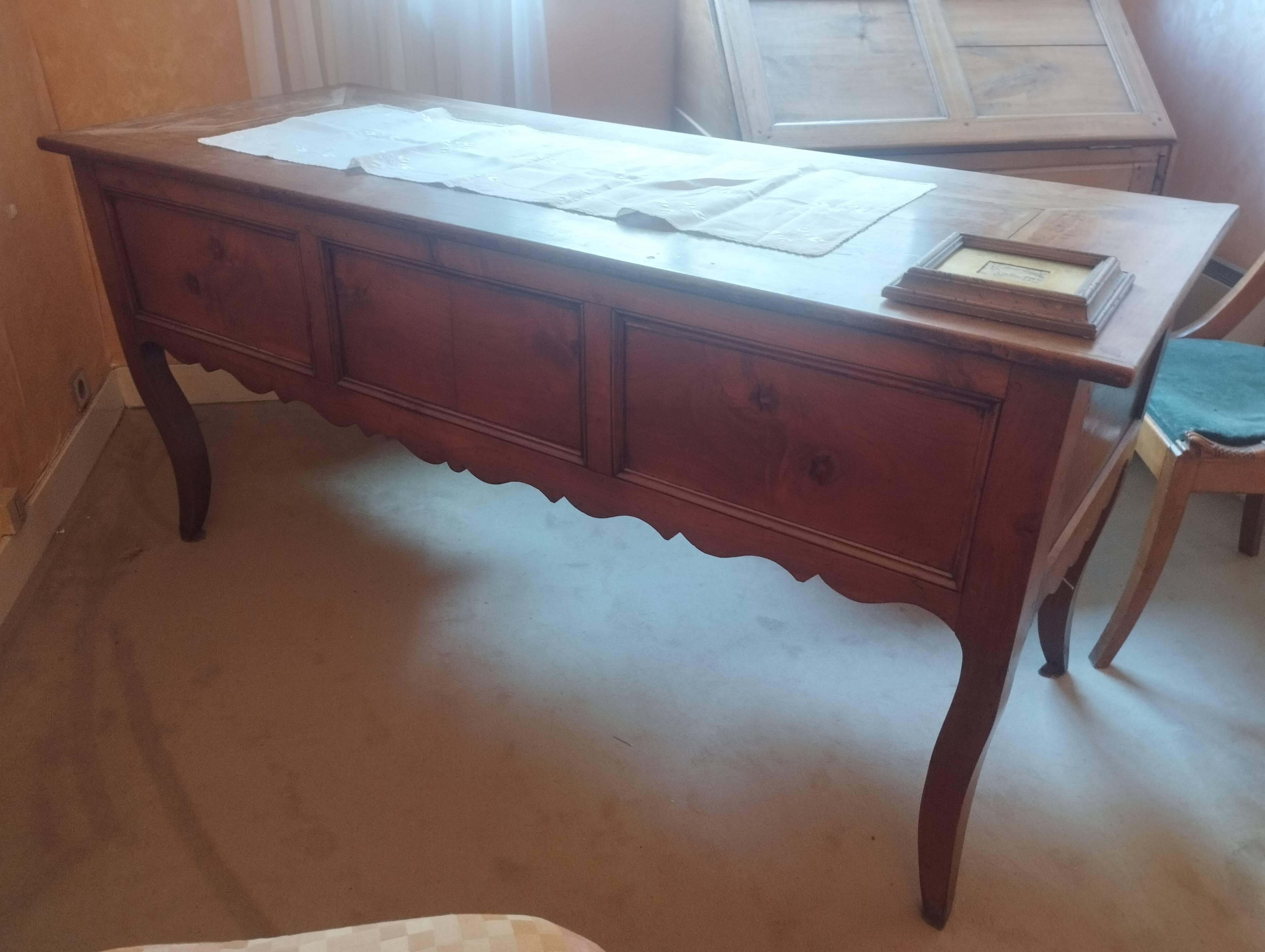 Large Louis XV mid-century desk in solid walnut.