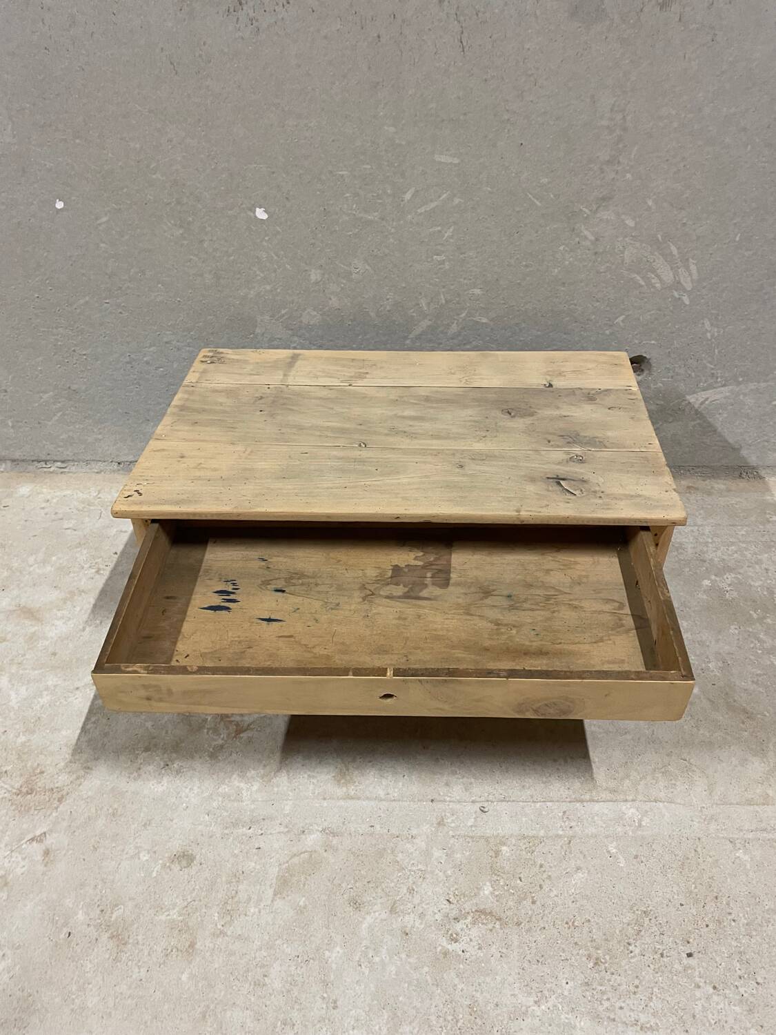 Wooden coffee table – rustic / natural / country chic style