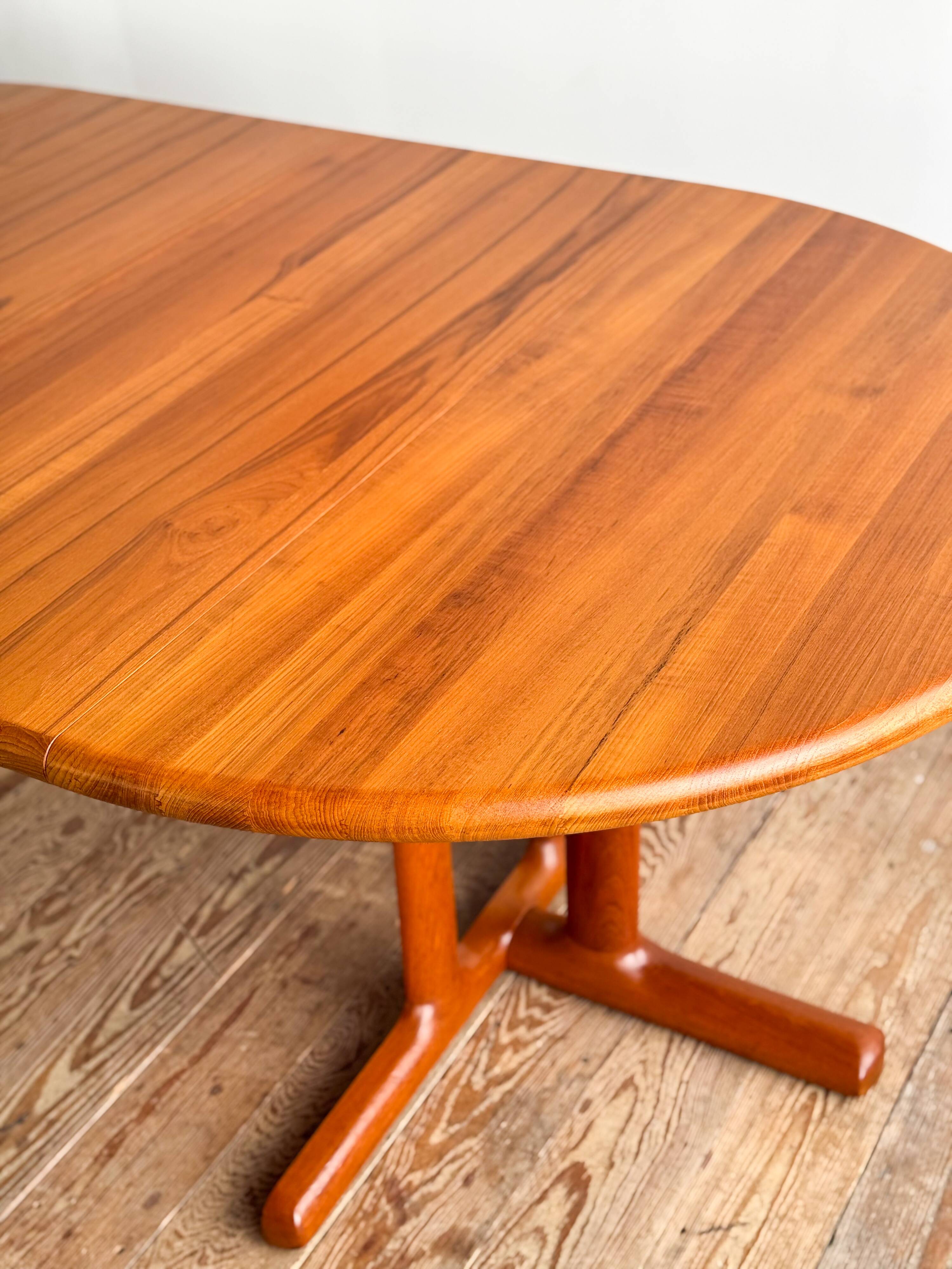 Table ronde extensible en teck de Dyrlund, Danemark