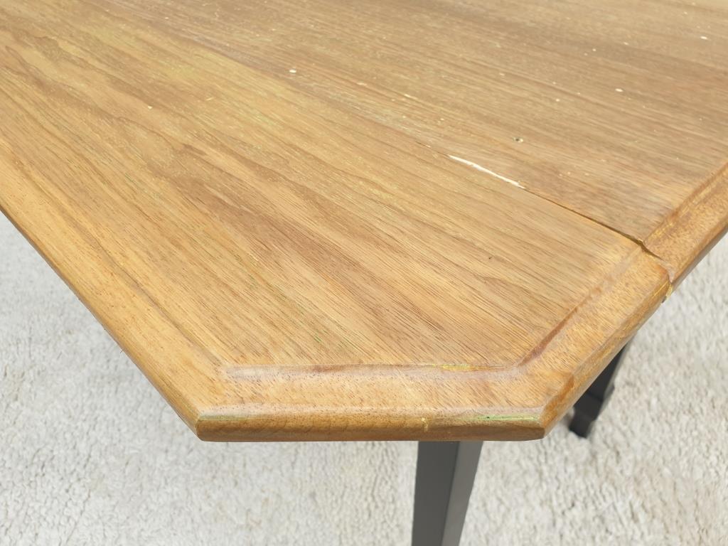 Two-tone kitchen table 2 extensions 1930