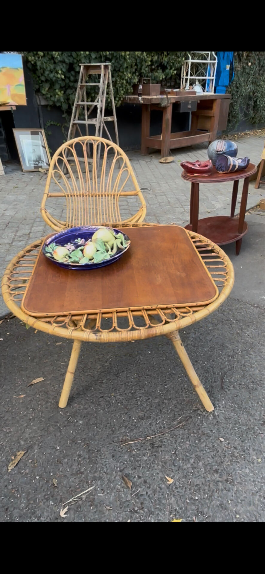 "Trampoline" round coffee table in 1960s rattan