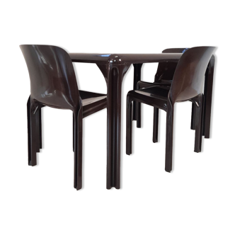 Table avec trois chaises design Vico Magistretti pour Artemide dans les années 70, Stadio 120, Selene