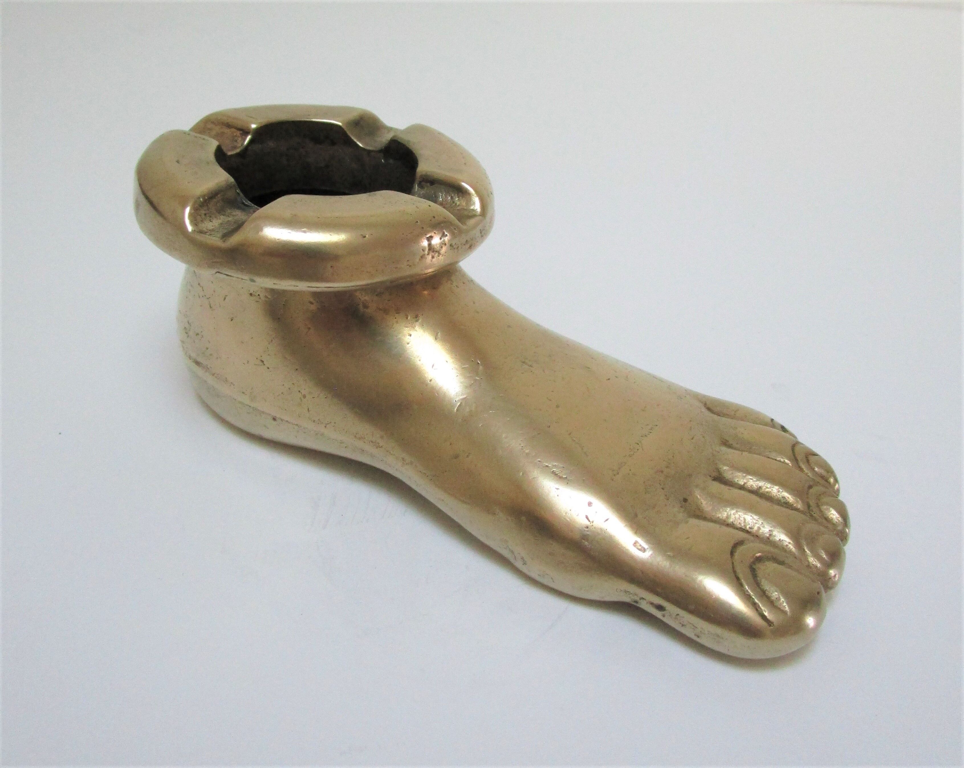 Anthropomorphic ashtray solid brass foot design 70s