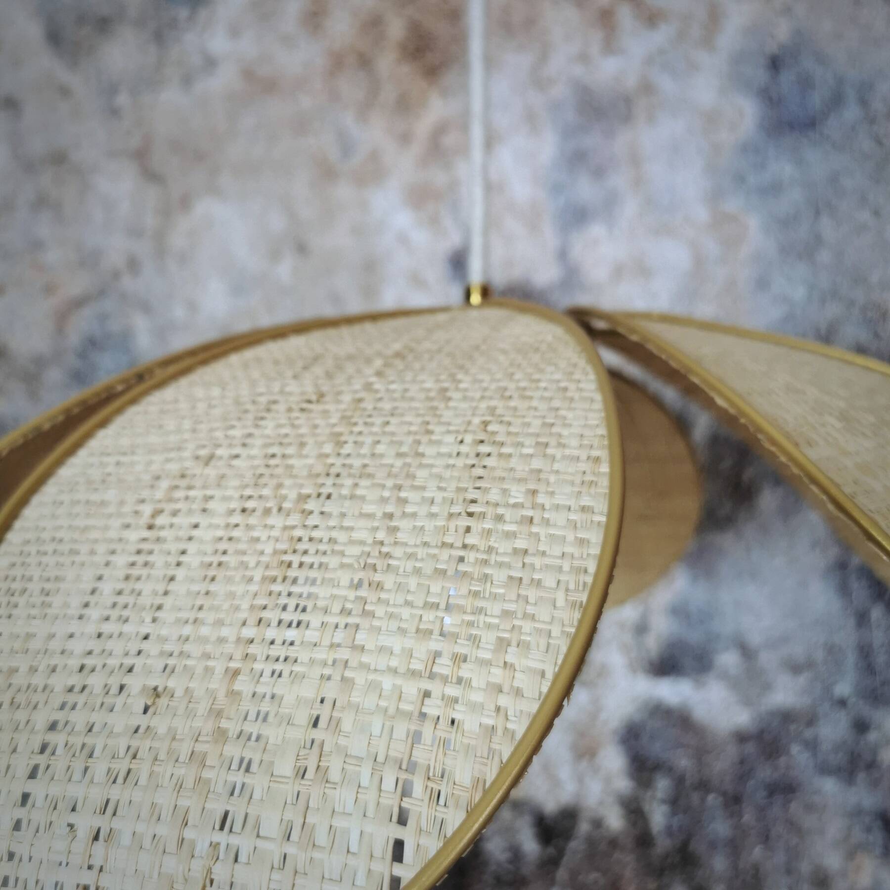 Flower suspension metal structure, 6 raffia petals