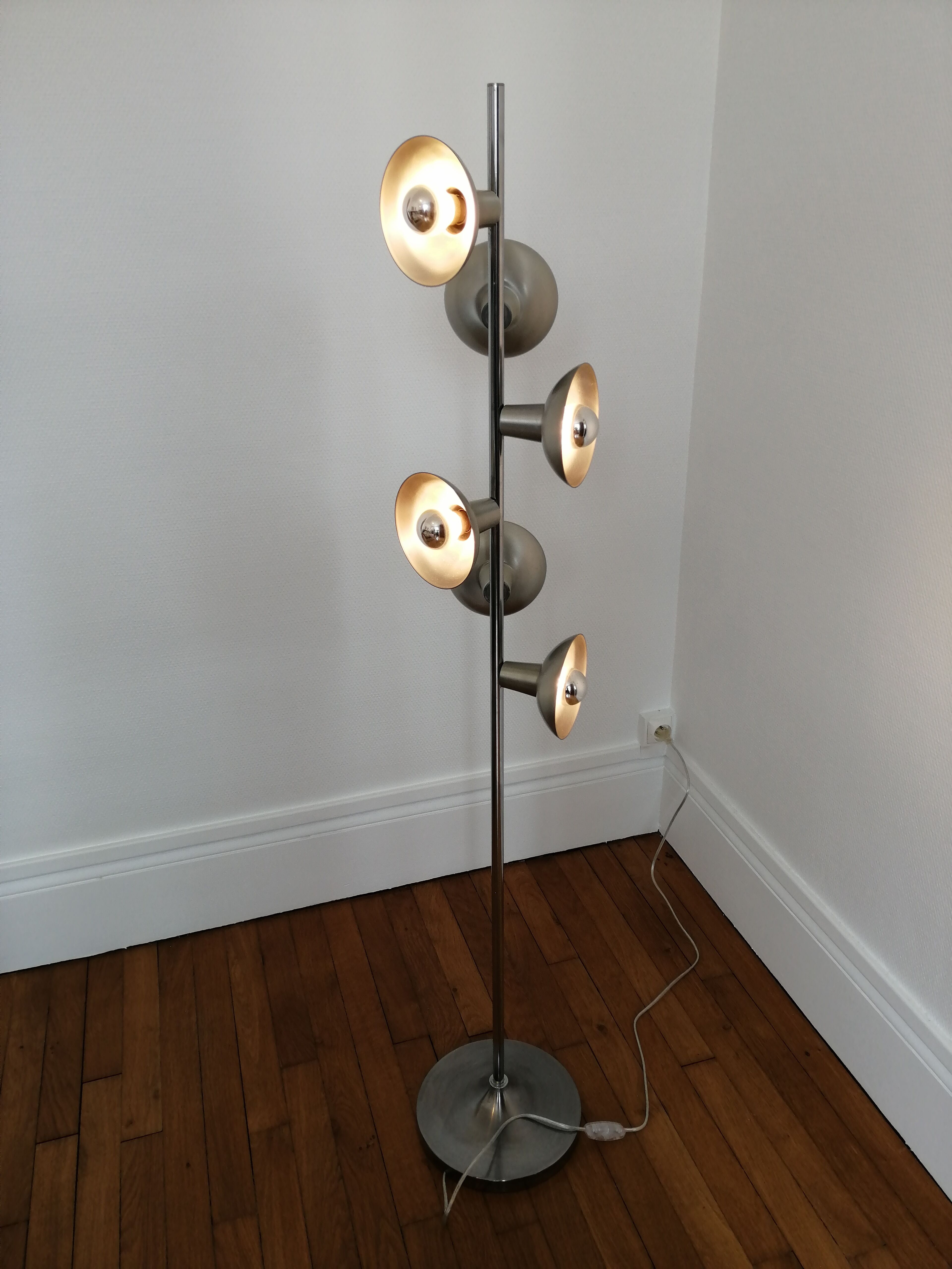 Floor lamp