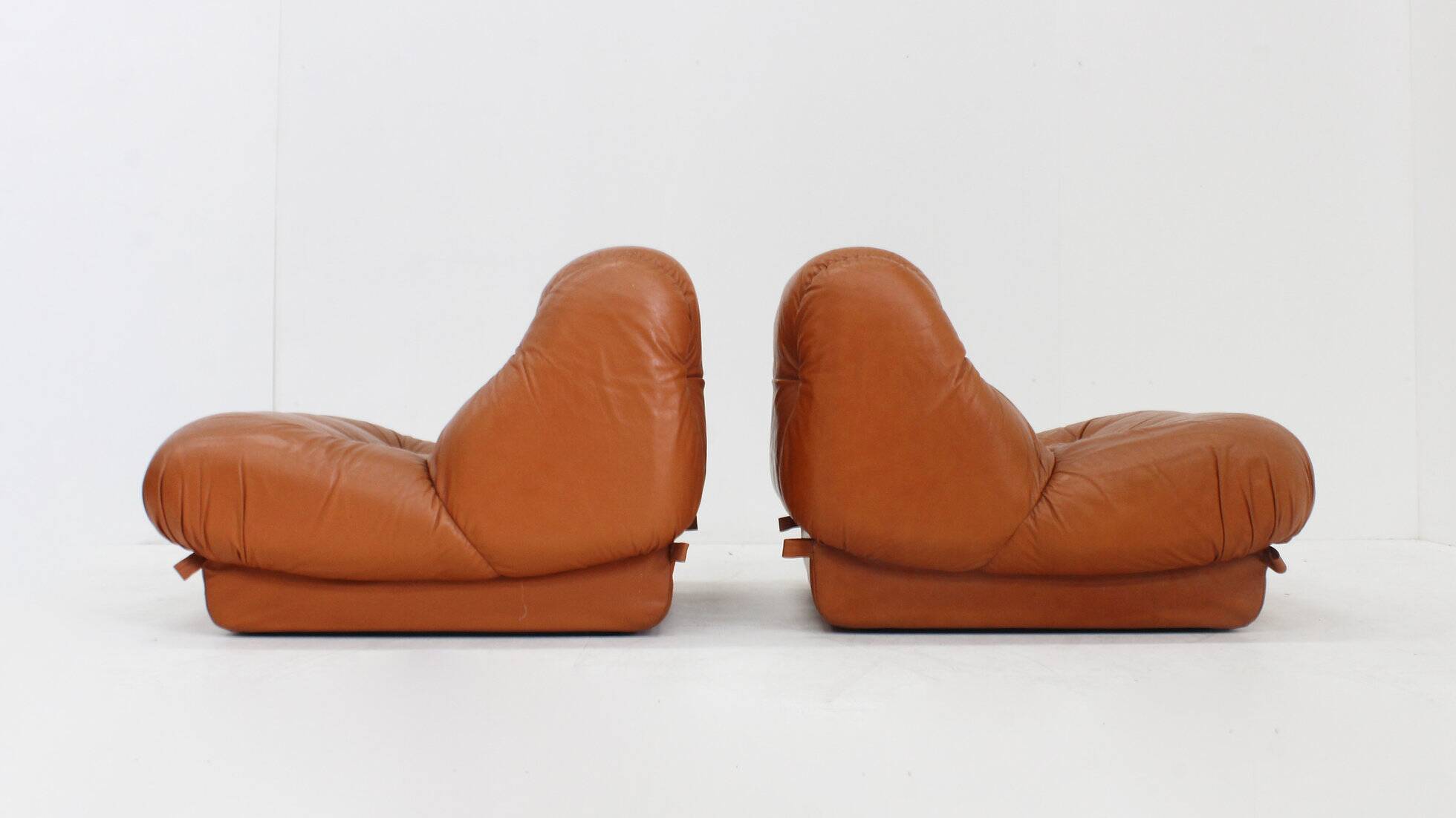 Set of vintage Mimo Padova Nuvolone lounge chairs in cognac leather, Italy, 1970s