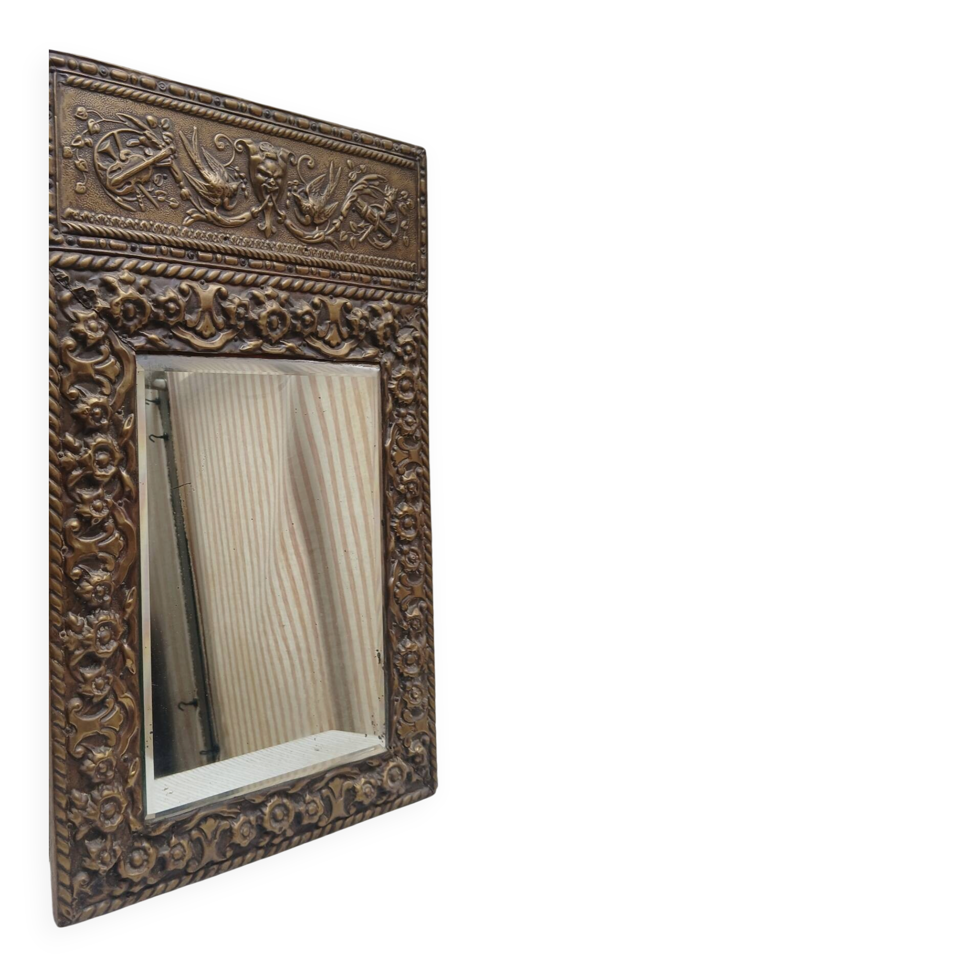 Bevelled mirror from the 1930s in repoussé brass.