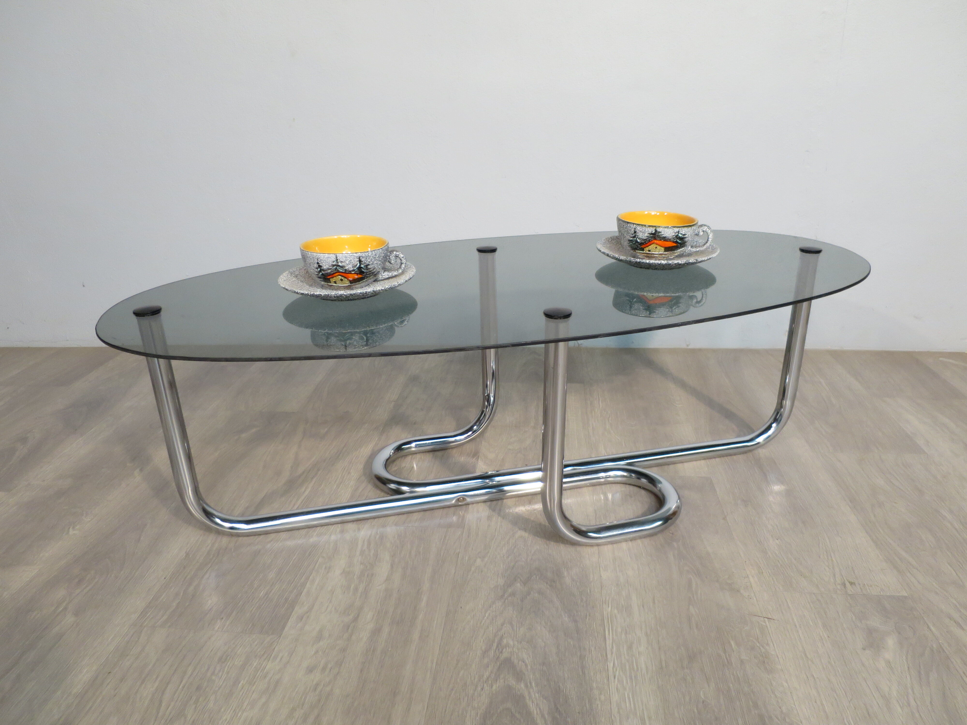 Oval glass coffee table 70