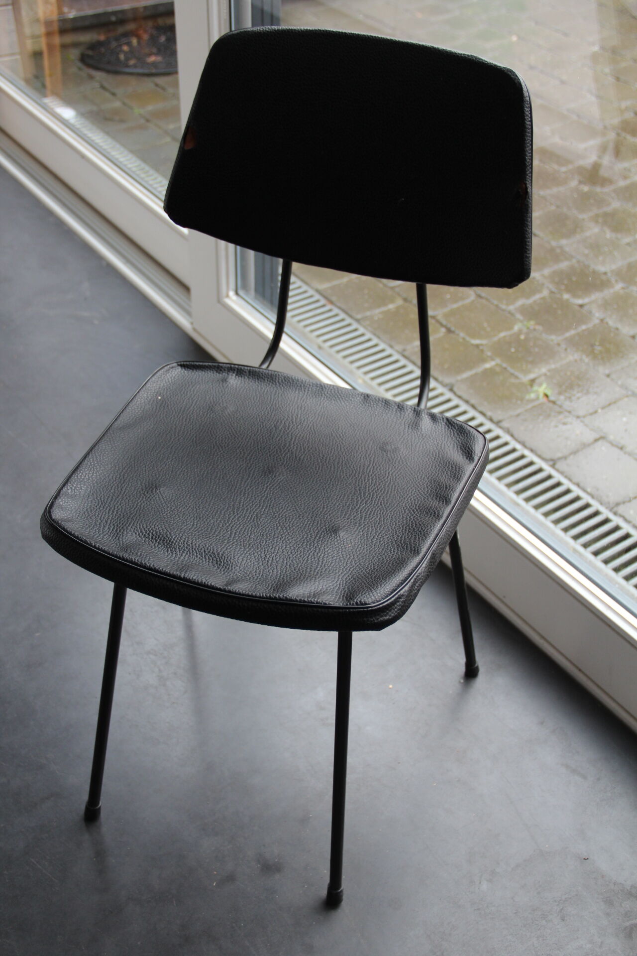 1960 metal tubing vinyl chair