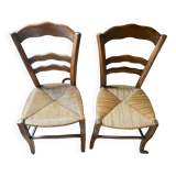 2 chaises en bois avec canage
