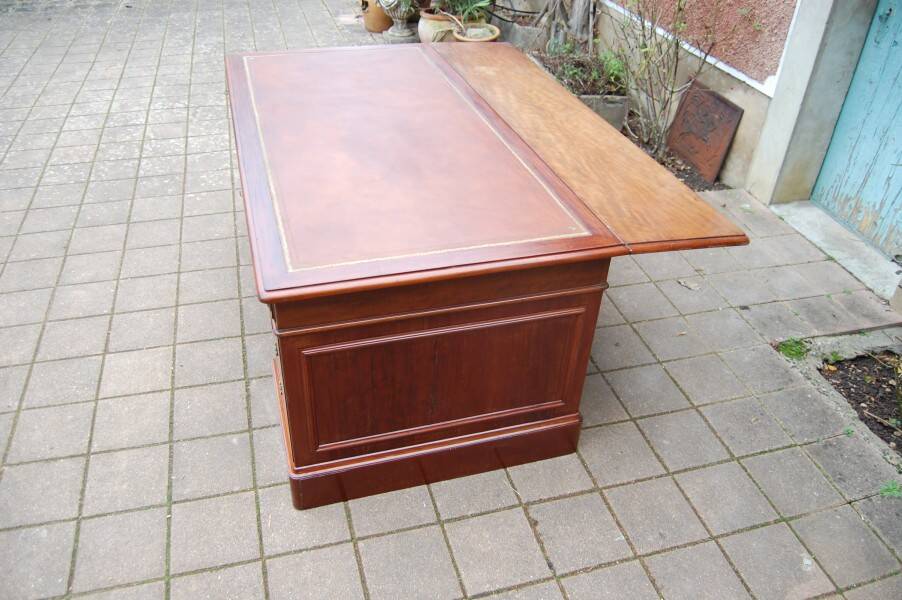 Very large chest of drawers desk from the Louis Philippe period in mahogany from the 19th century.