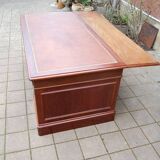 Very large chest of drawers desk from the Louis Philippe period in mahogany from the 19th century.