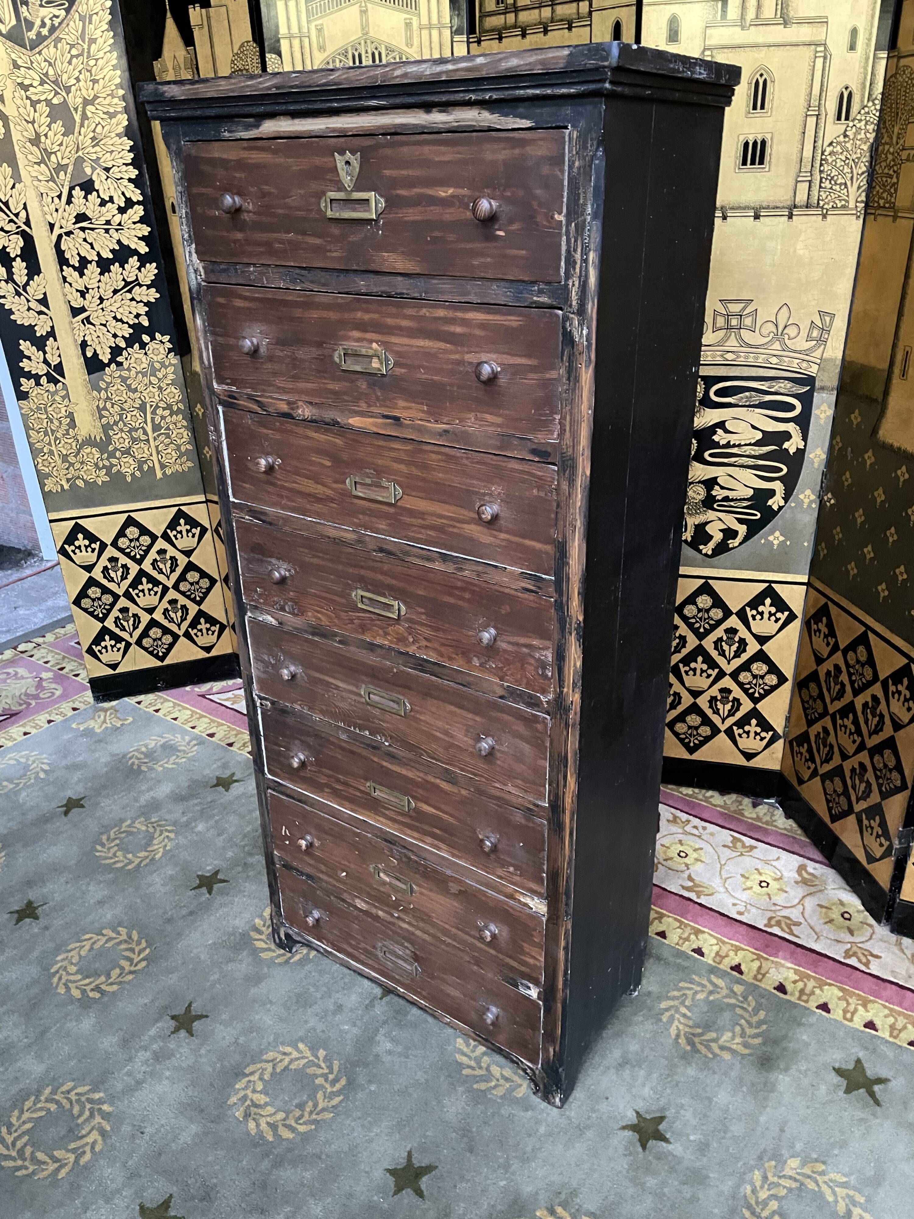 Chiffonnier in fir 19th