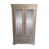 Display case in whitewashed oak