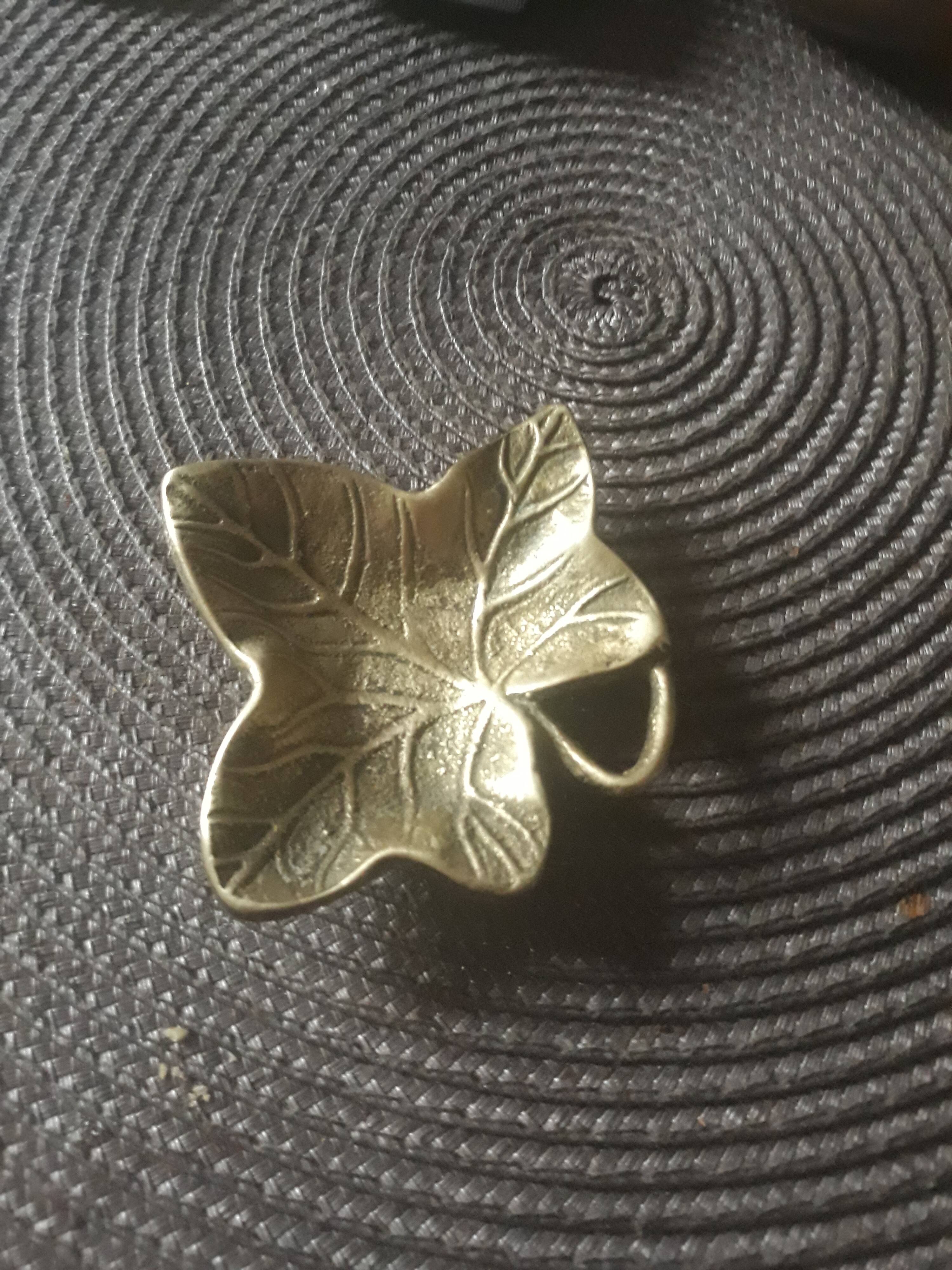 Empty ashtray pocket sheet in bronze