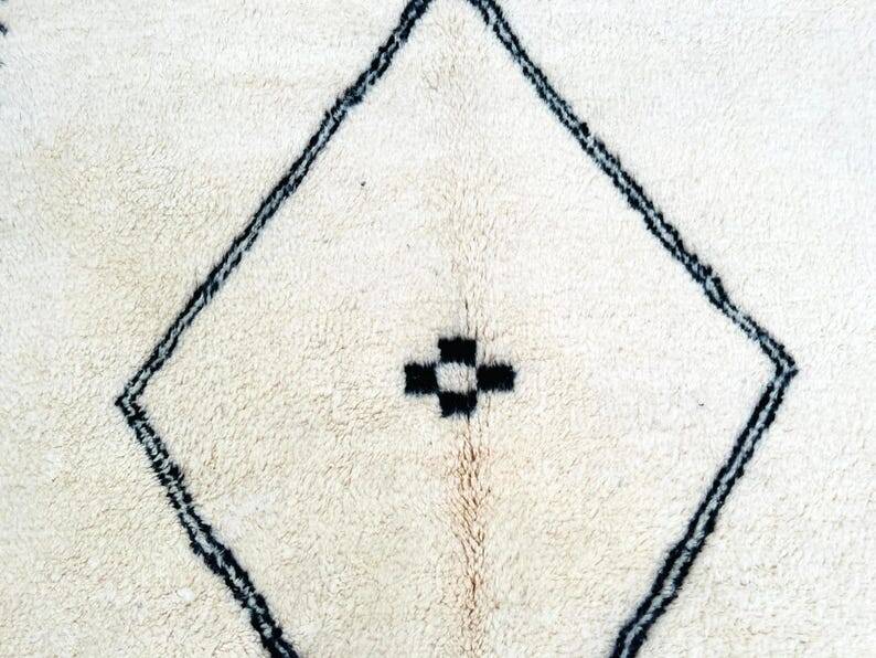 Tapis azilal Tissé main traditionnelle taille 150 x 250 cm