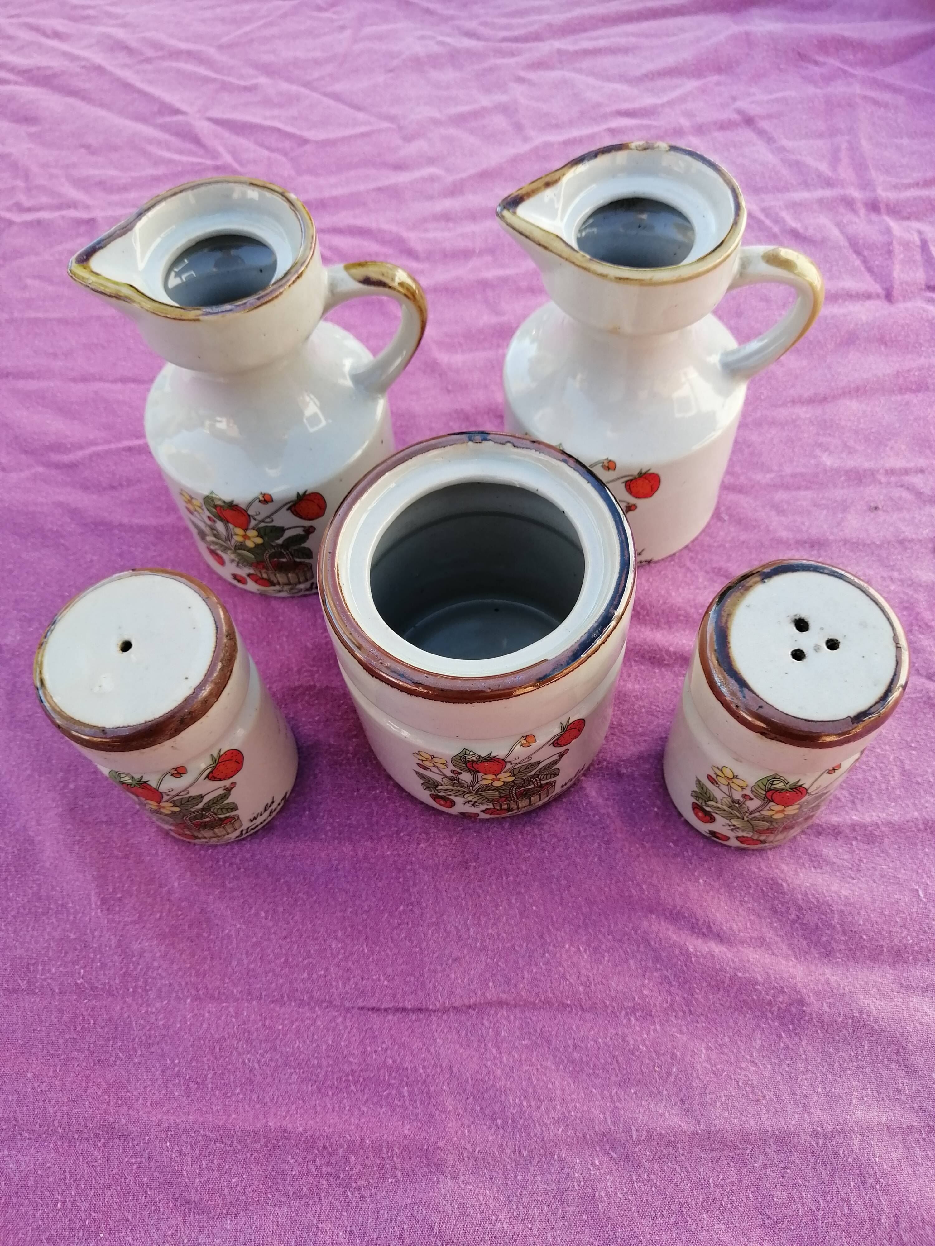 Set oil vinegar salt pepper mustard in ceramic