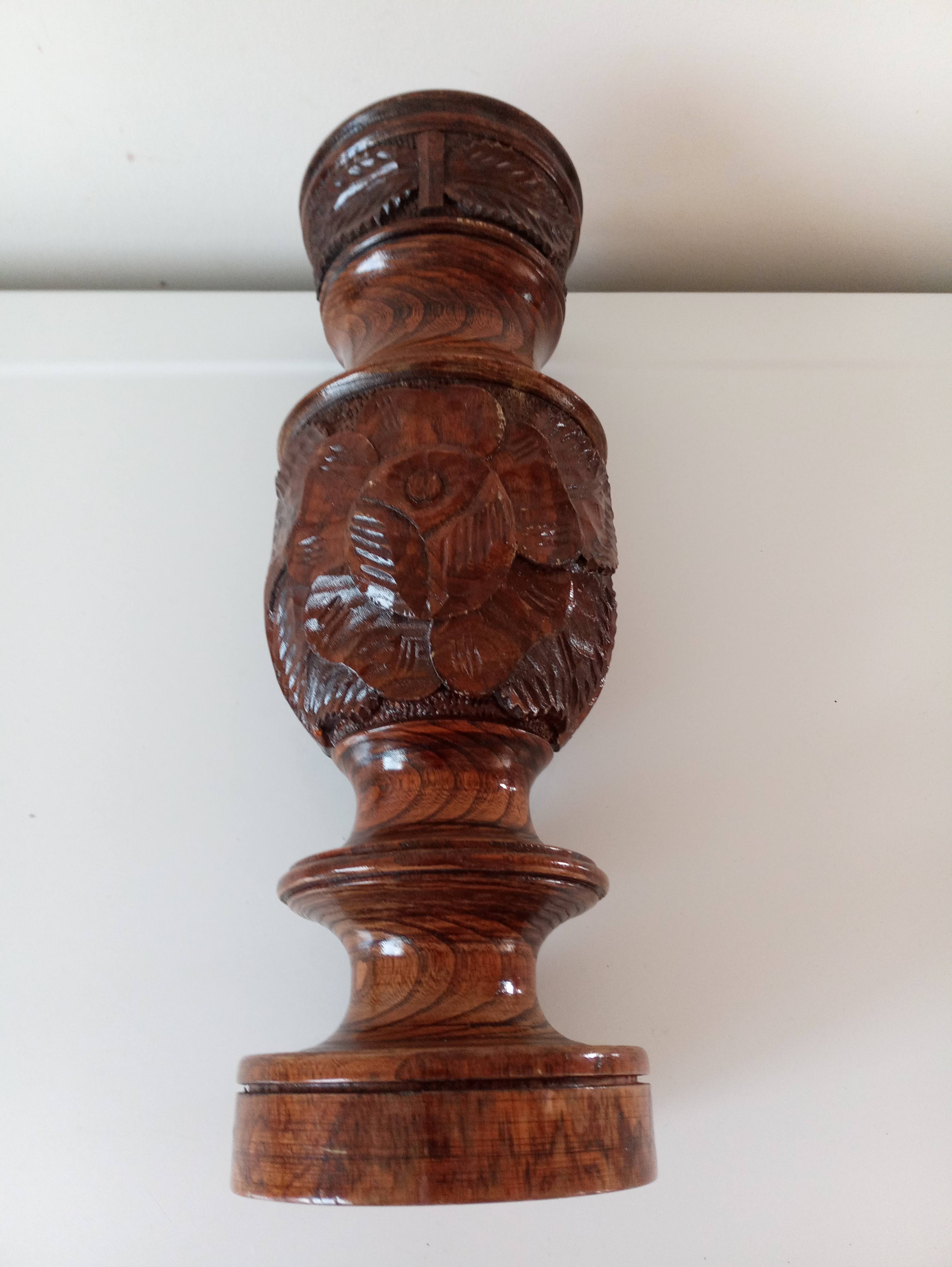 Vase bois massif sculpté à la main