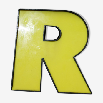 Lettre "R" d'enseigne industrielle jaune et noire