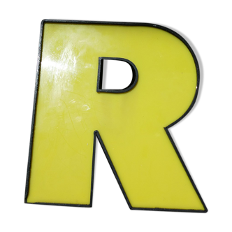 Lettre "R" d'enseigne industrielle jaune et noire