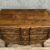 commode Tombeau galbée de style Louis XV en bois massif