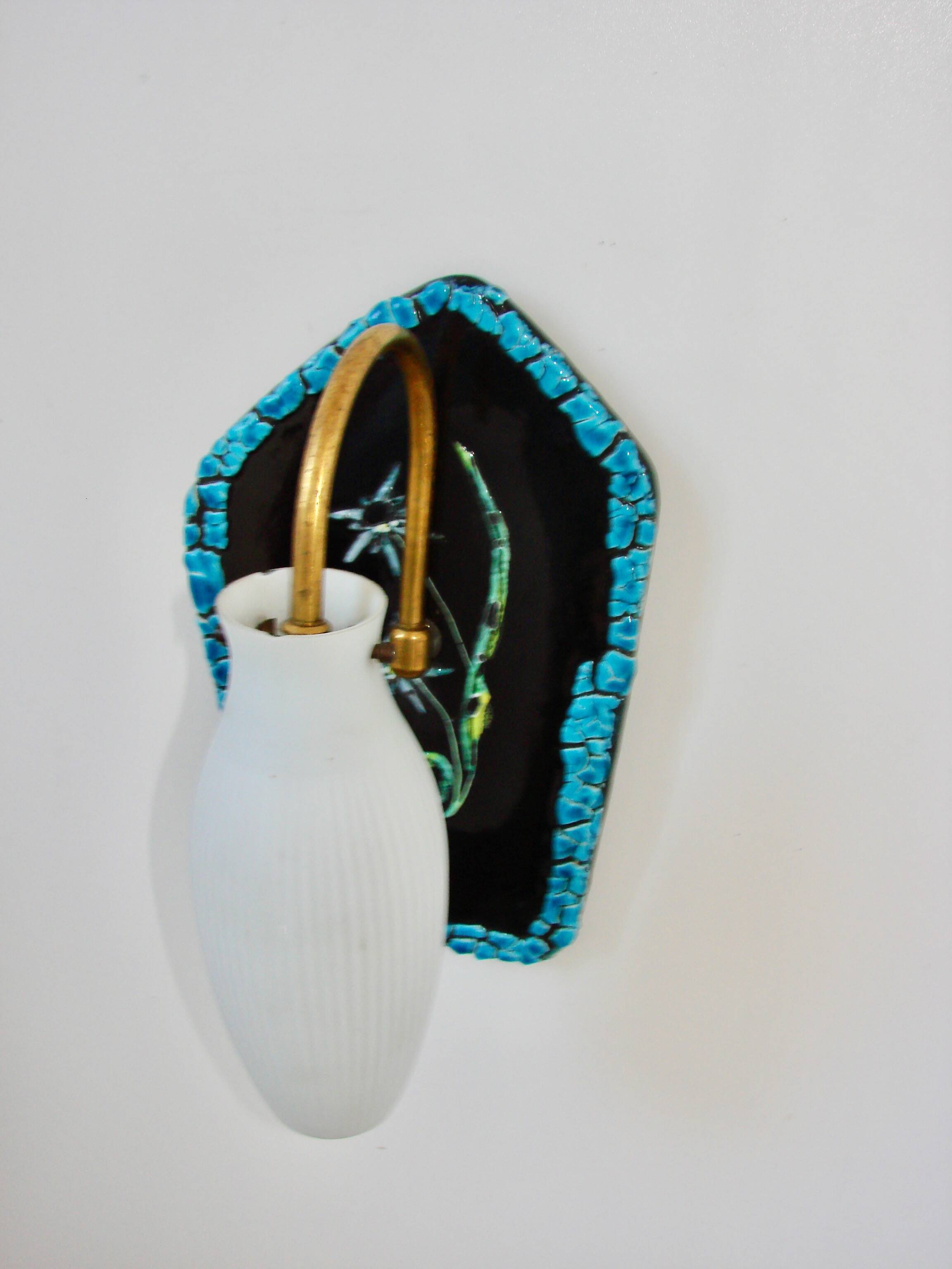 Wall lamp from the 1960s, made of ceramic. Good condition, 1xE14.