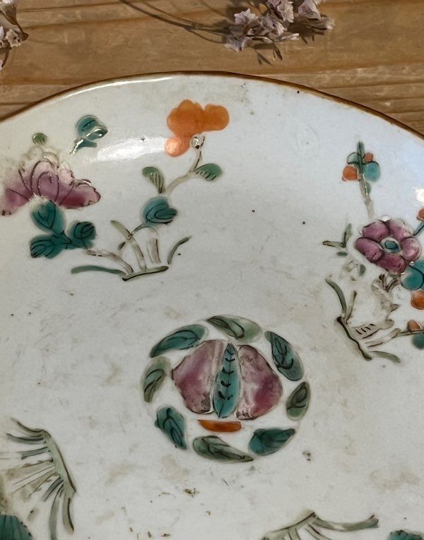 Ceramic cup with floral motif