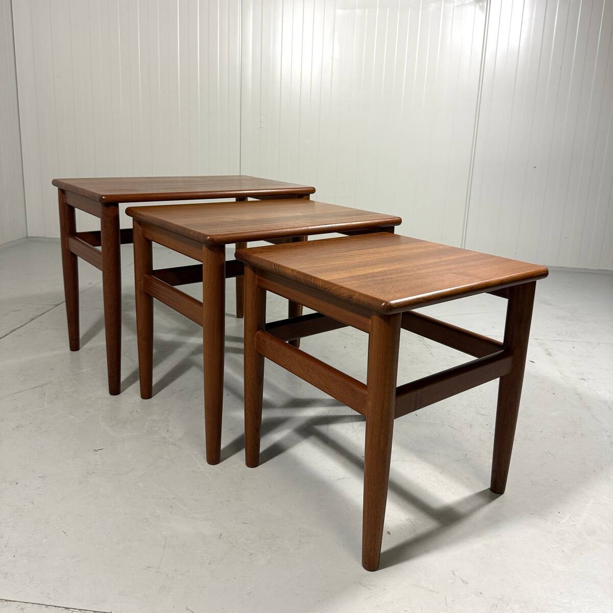 Tables gigognes en teck Danemark années 1960