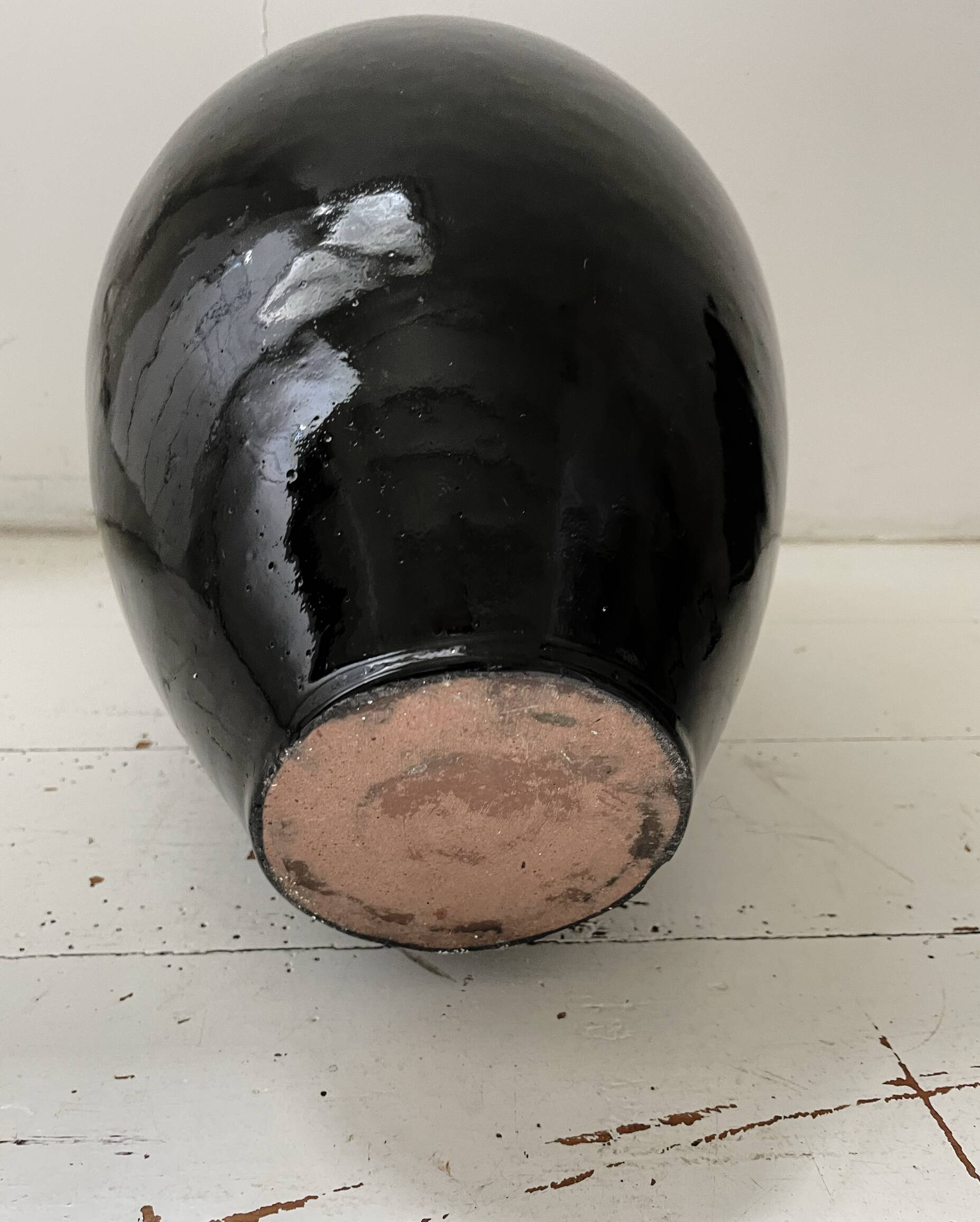Vase en gès noir lourd