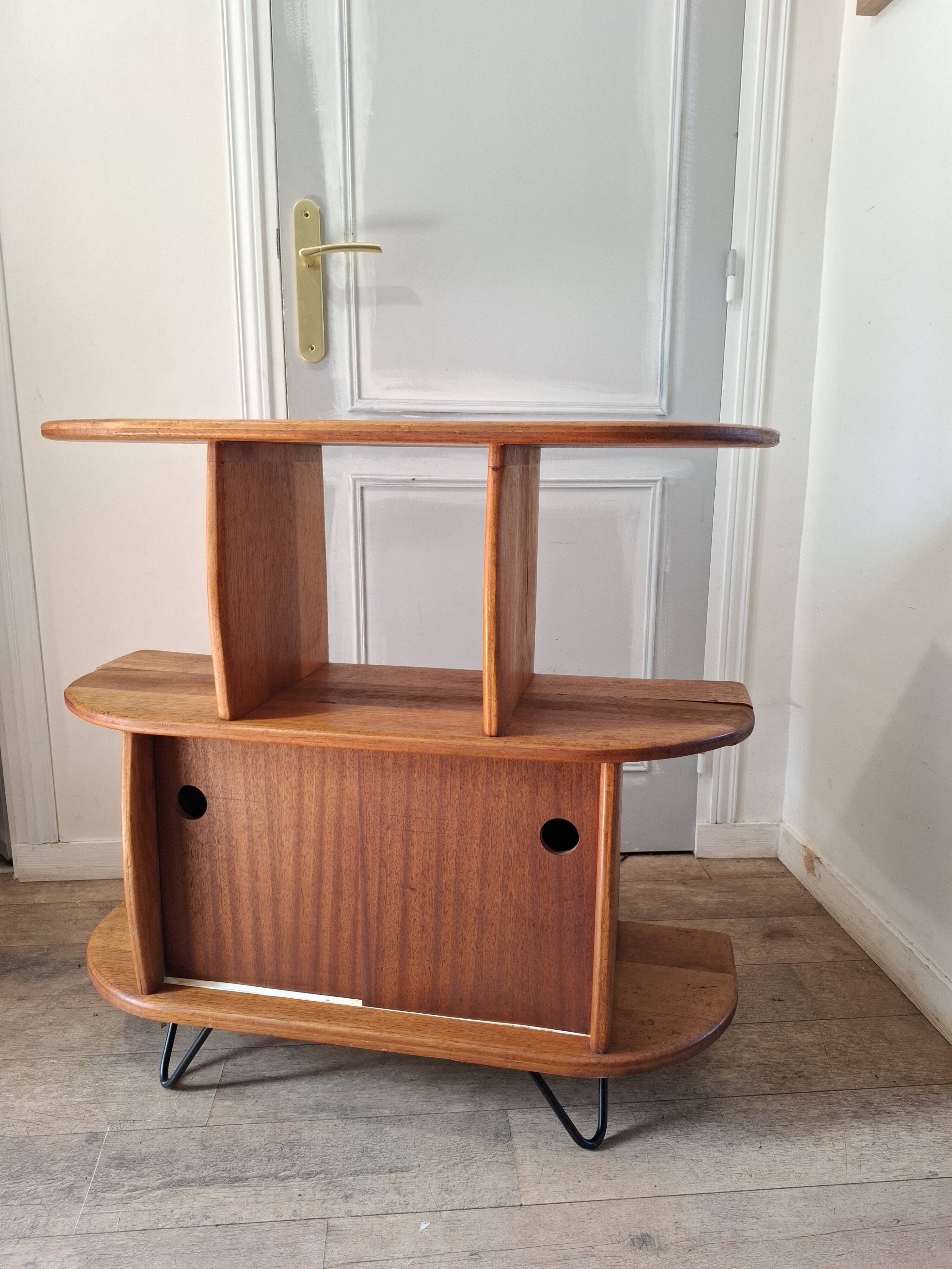 Etagère sur pieds