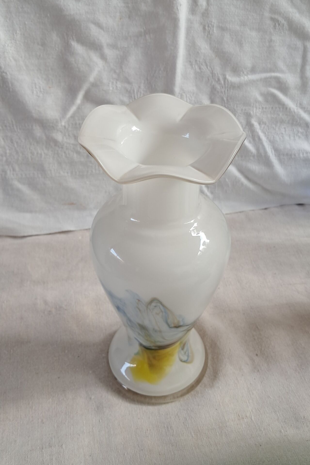 Vintage white opaline vase with marbled decoration – 1970s/1980s