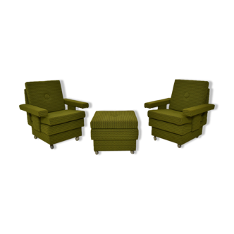 Set of two armchairs in the middle of the century With footstool and with wheels.