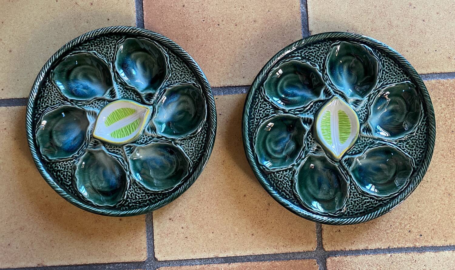 Set of 2 Saint Clément oyster plates in slip