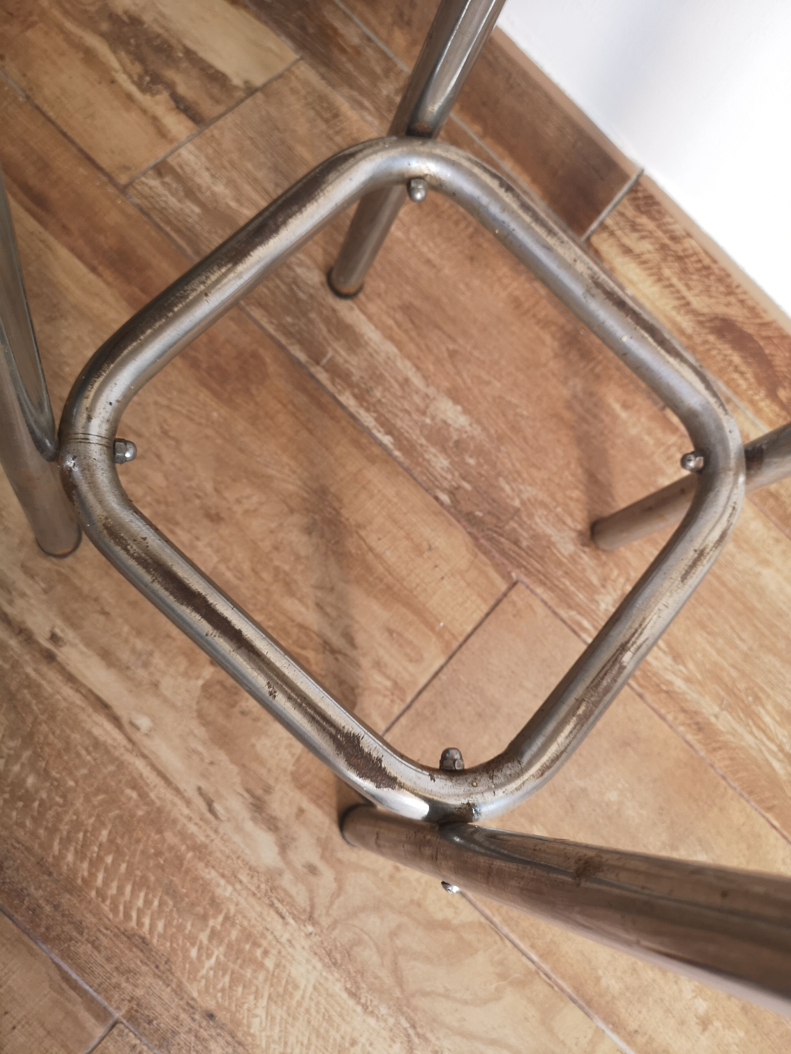 Bar stool
