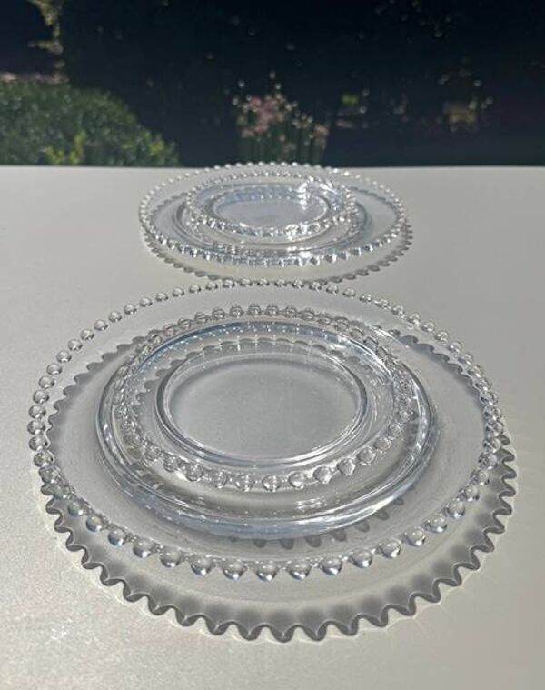 Tête à tête d'assiettes en cristal modèle Andlau signé Lalique
