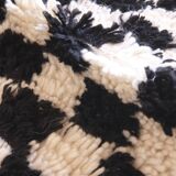 Black and white checkered rug - 193 x 117 cm