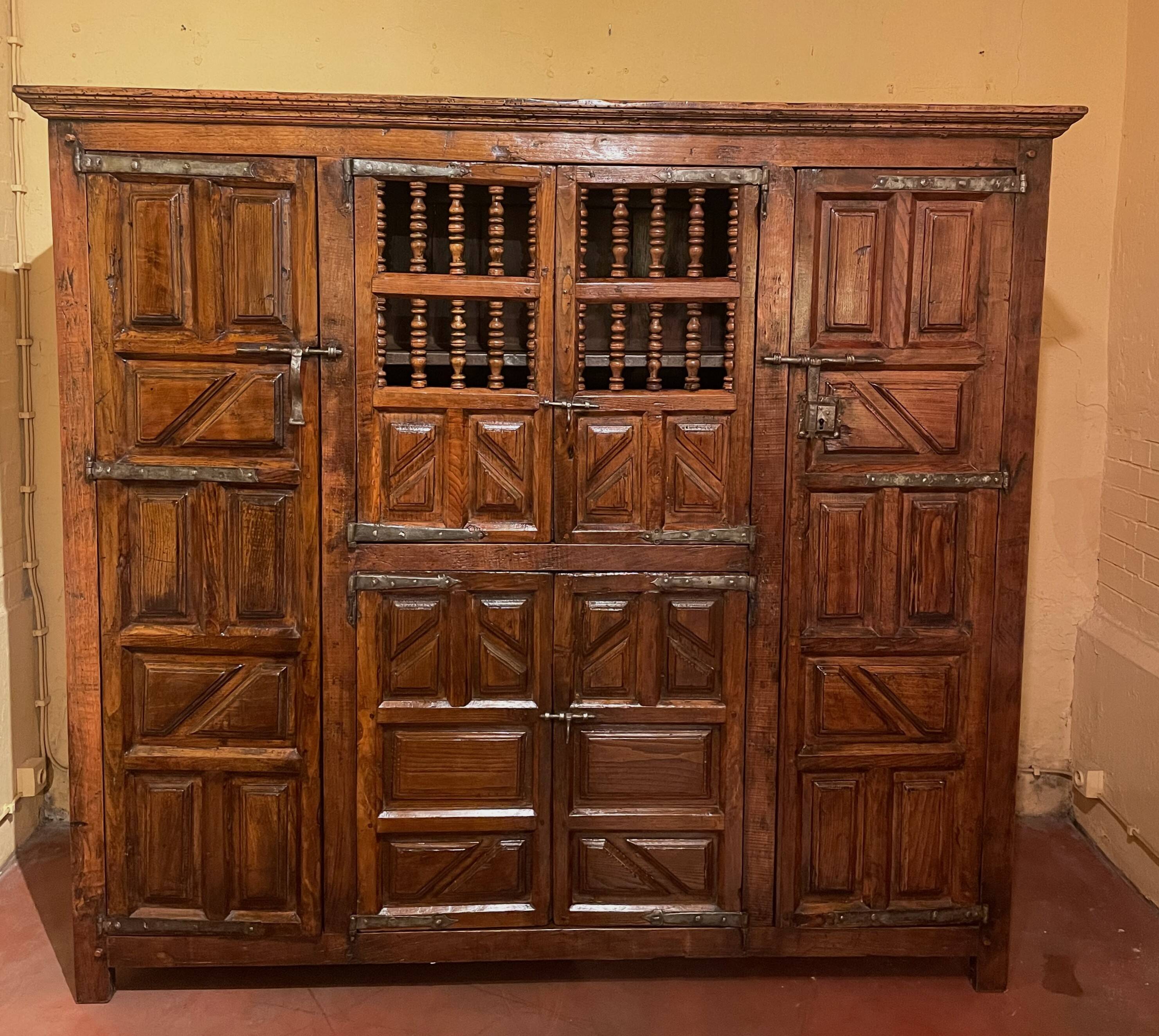 large 6-door Spanish Renaissance oak cabinet - 17th century