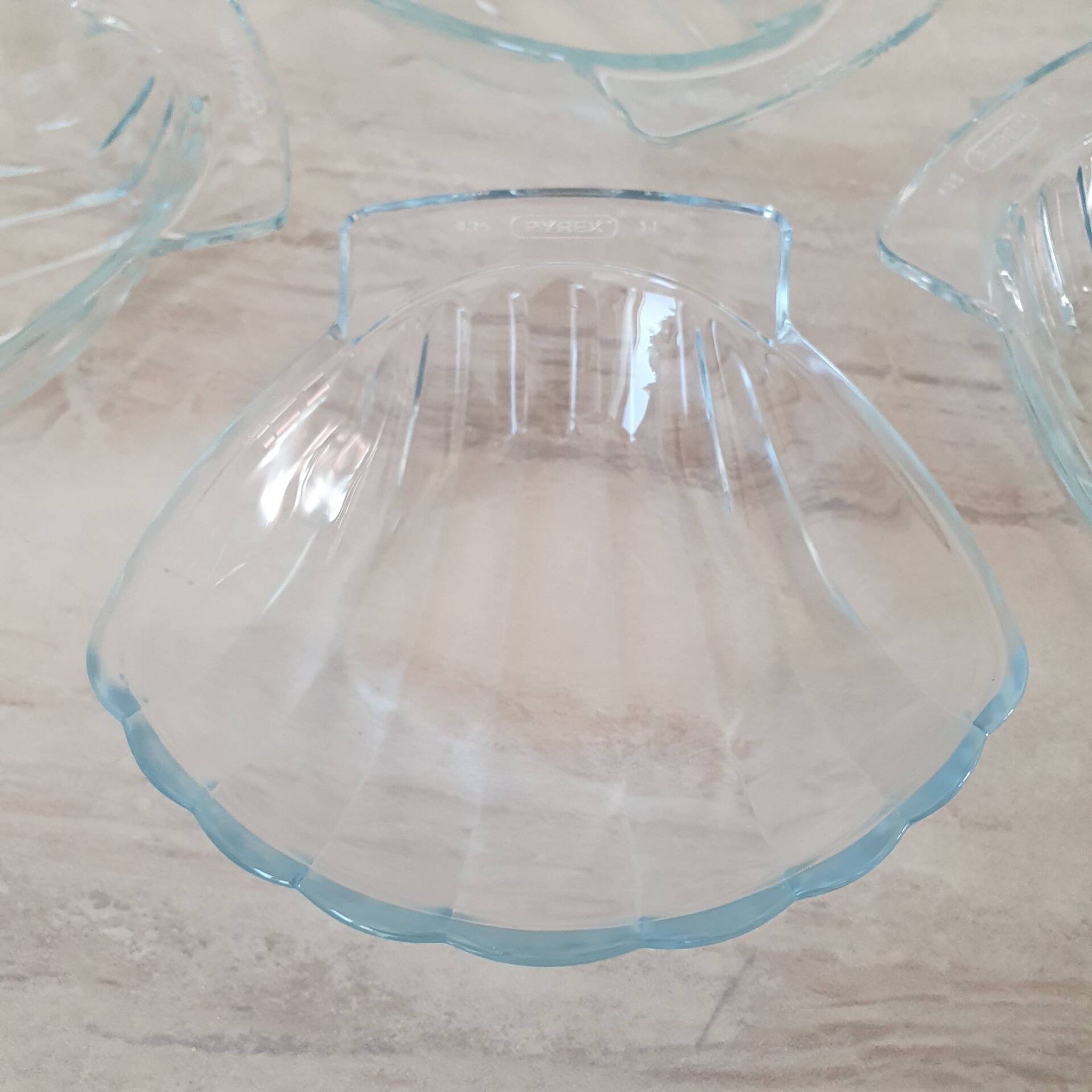 8 small presentation plates / transparent glass moulds