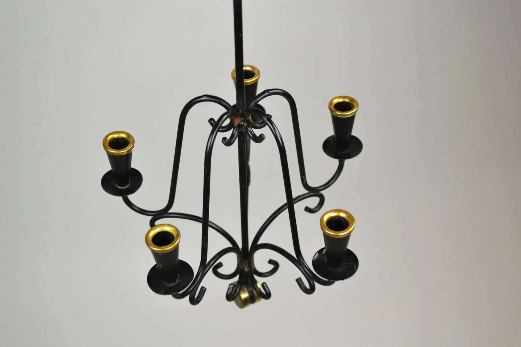 Chandelier en métal peint en noir avec des détails en cuivre – Gunnar Ander pour Ystad-Metall, Suède, années 1950