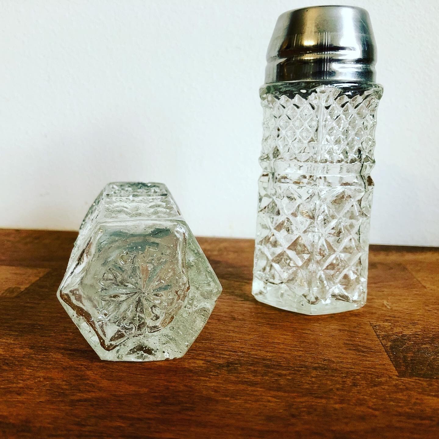 Crystal salt and pepper shaker