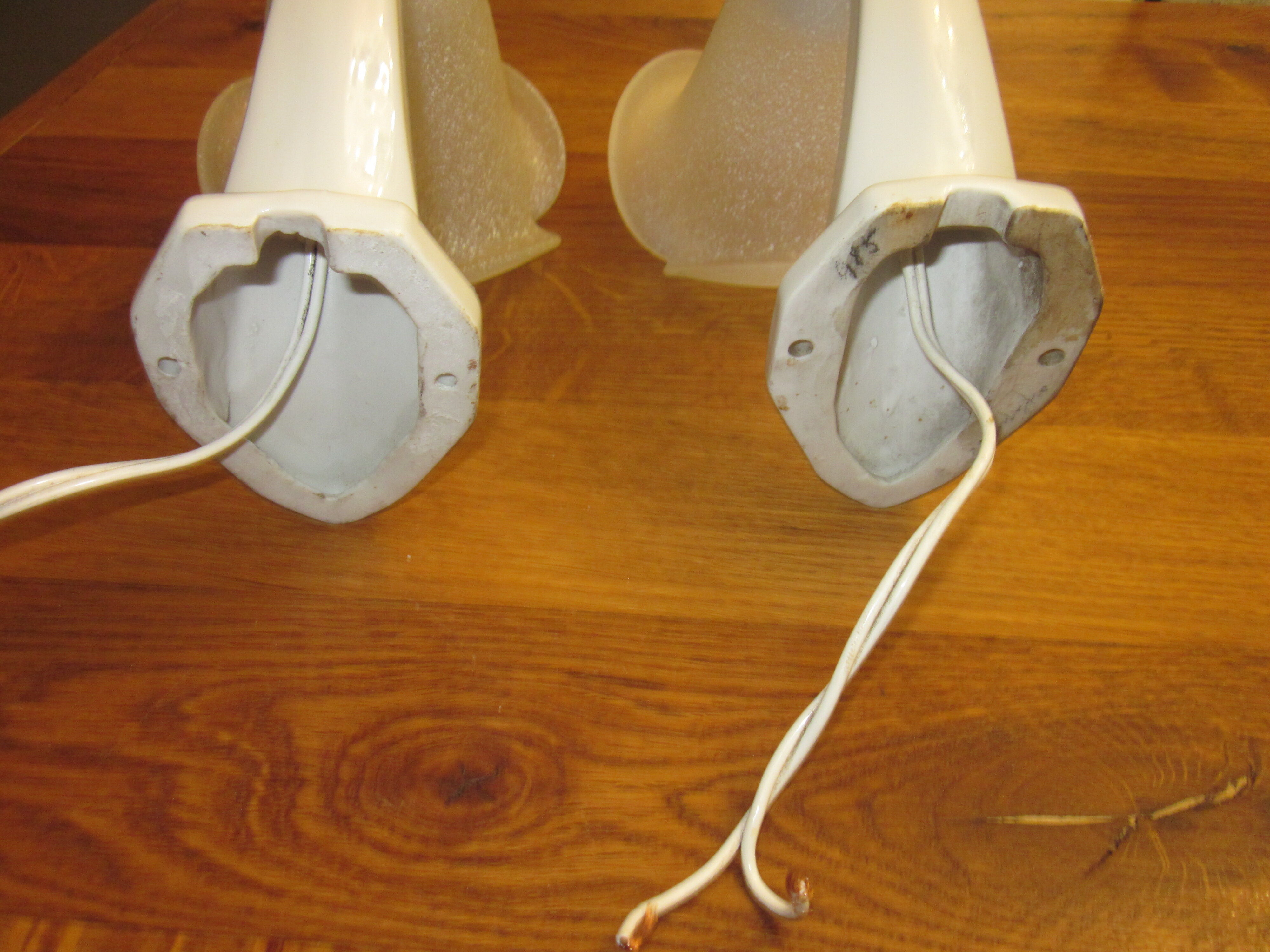 Paire d'appliques anciennes de salle de bain