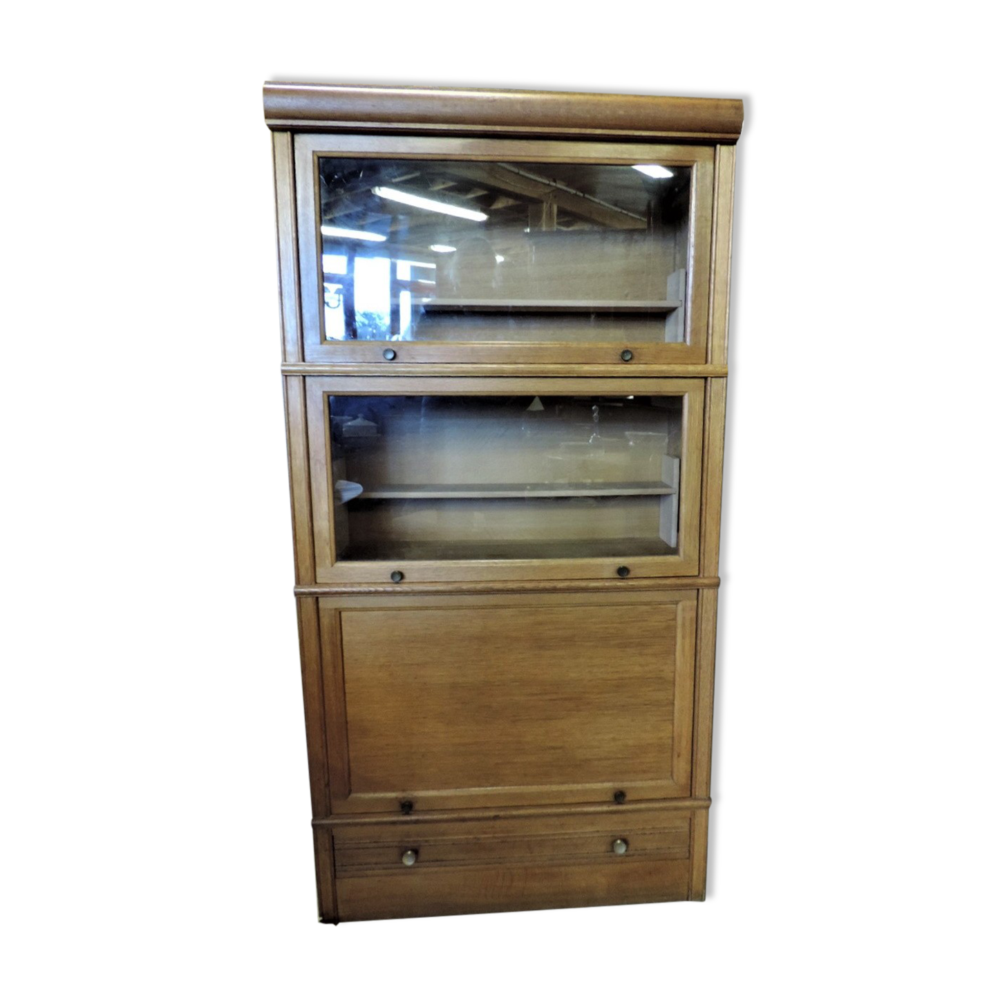 Furniture MD in light oak of vintage years.