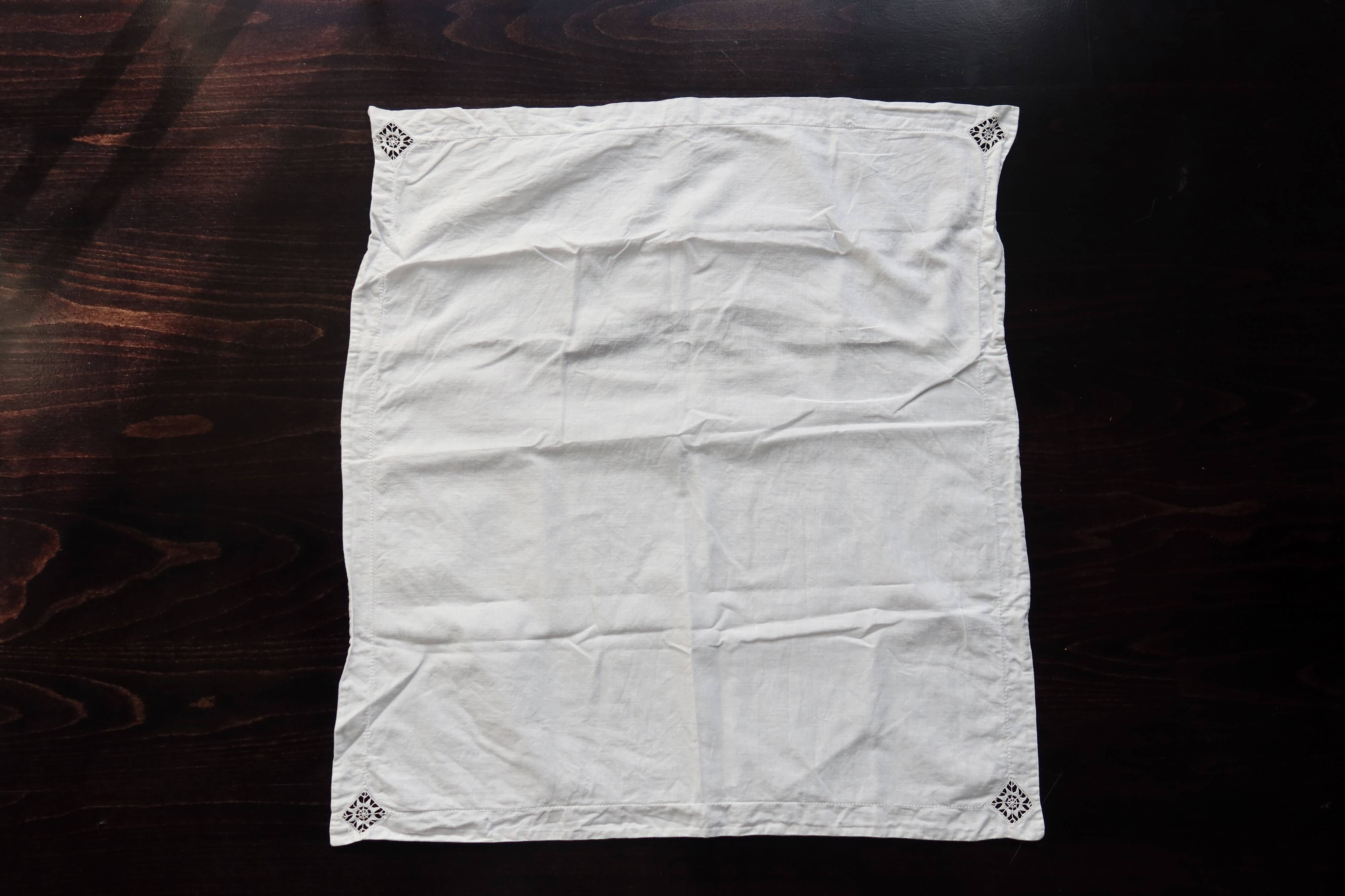 Vintage white cotton pillowcase - Embroidery