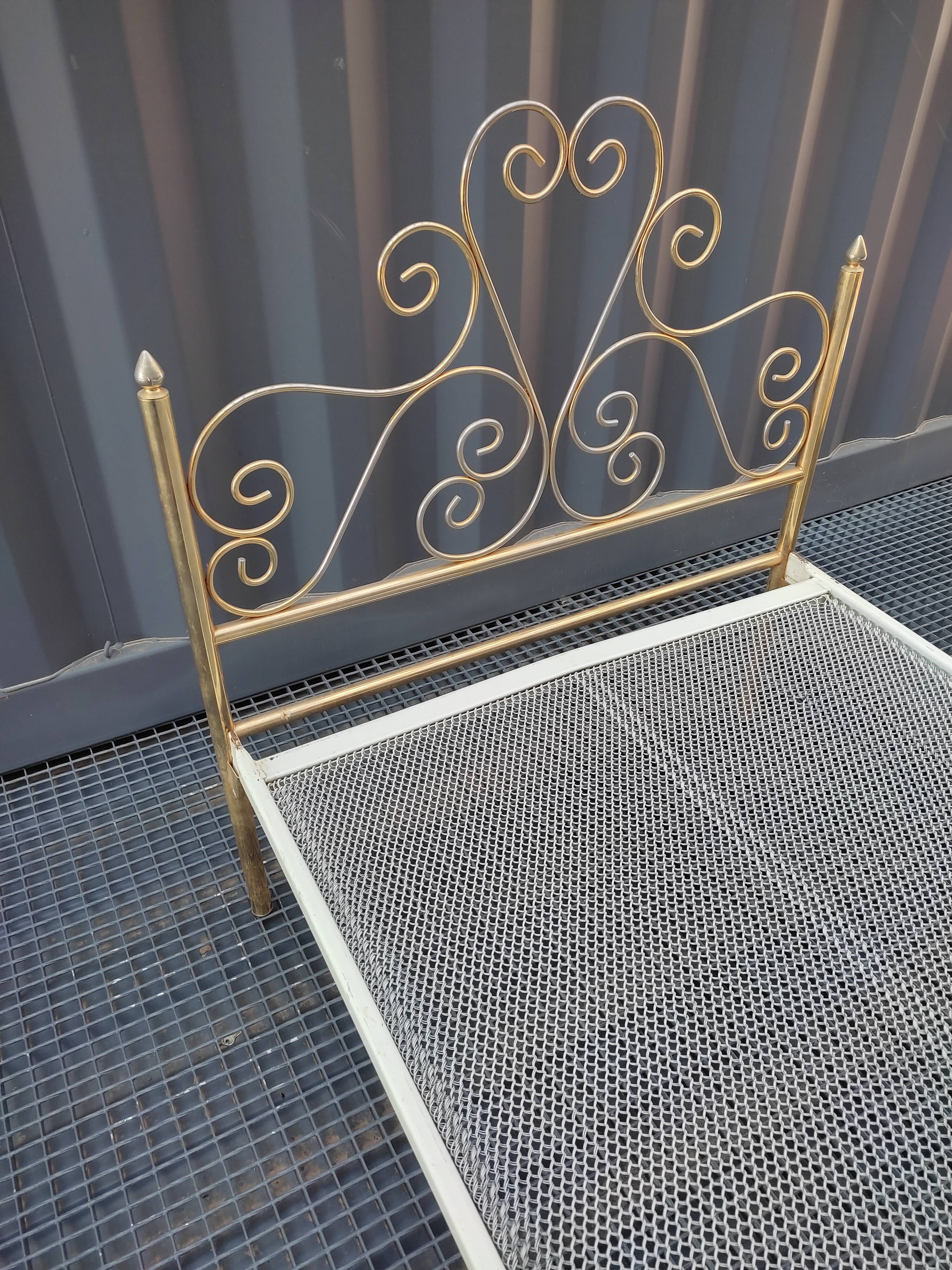 1-seater bed in gilded metal